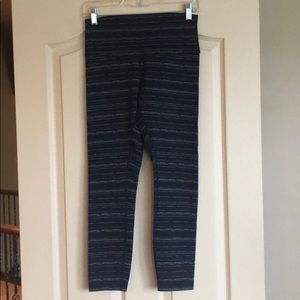 VEUC Lululemon Wunder Unders, size 8